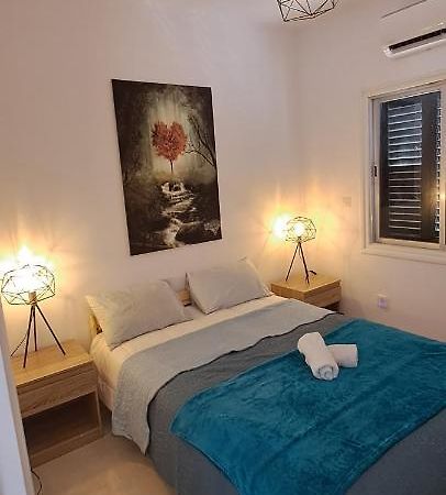 Luxury Apartment In Light House Beach Paphos Esterno foto