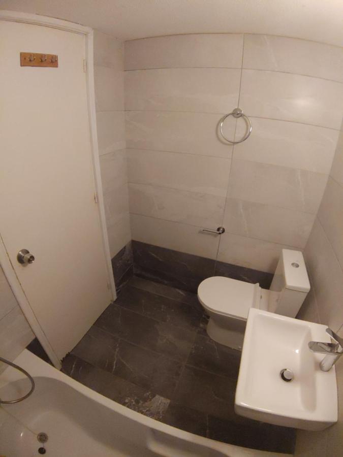 Luxury Apartment In Light House Beach Paphos Esterno foto