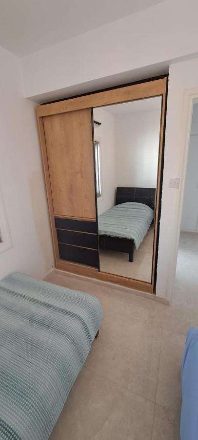 Luxury Apartment In Light House Beach Paphos Esterno foto