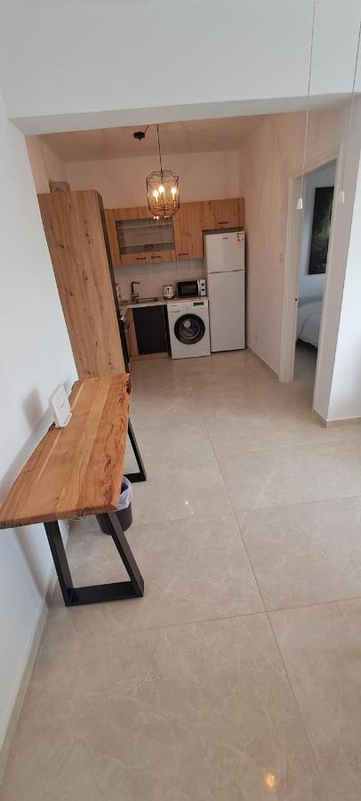 Luxury Apartment In Light House Beach Paphos Esterno foto