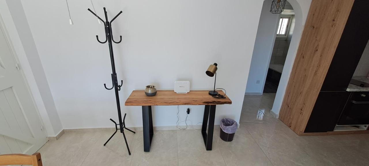 Luxury Apartment In Light House Beach Paphos Esterno foto