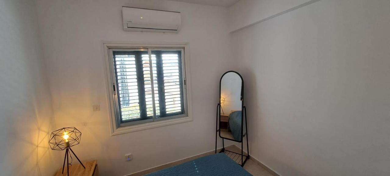 Luxury Apartment In Light House Beach Paphos Esterno foto
