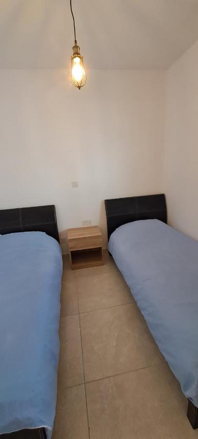 Luxury Apartment In Light House Beach Paphos Esterno foto