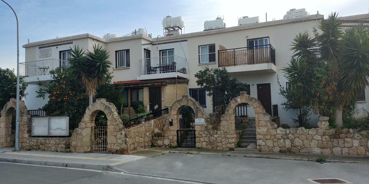 Luxury Apartment In Light House Beach Paphos Esterno foto